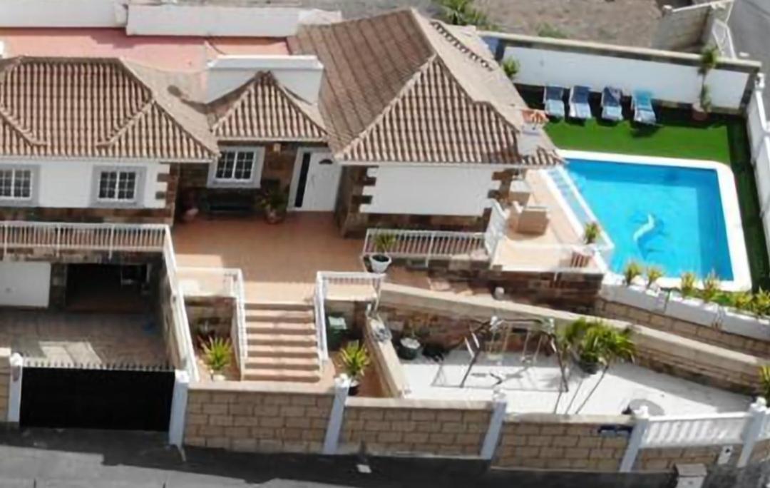 Villa Gaelca Арона Екстериор снимка