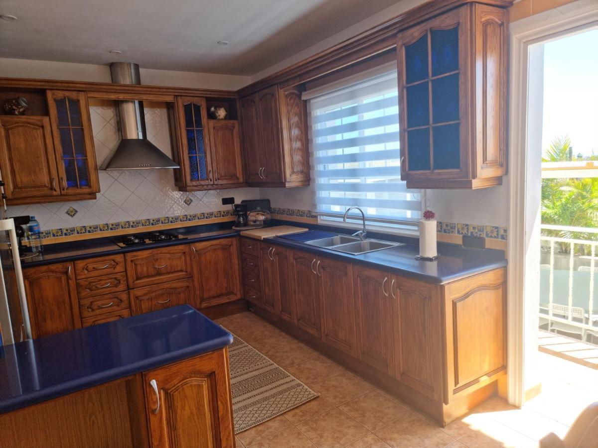 Villa Gaelca Арона Екстериор снимка