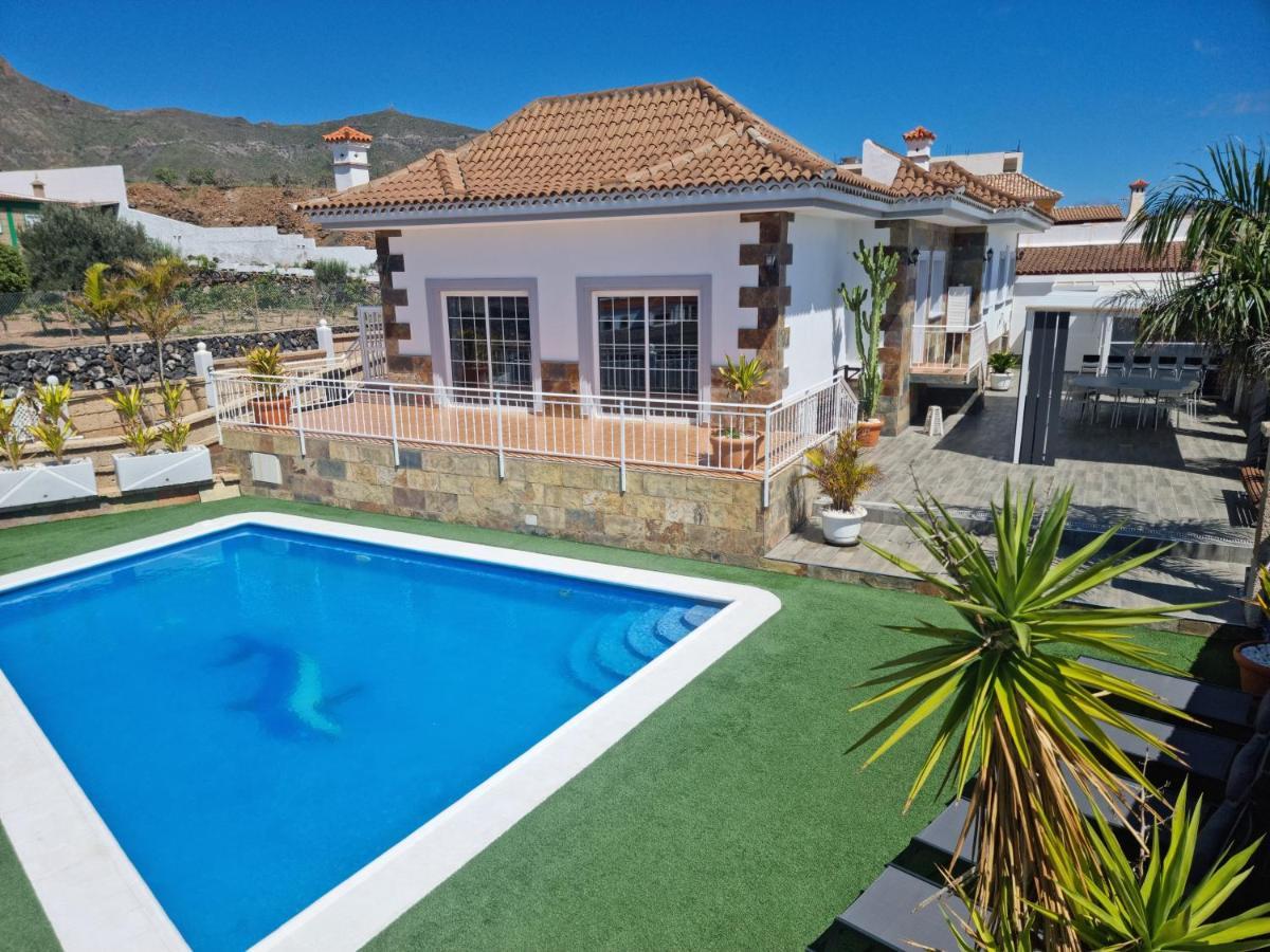 Villa Gaelca Арона Екстериор снимка