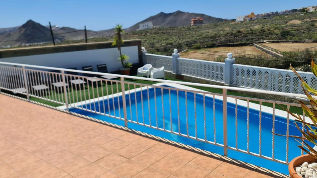 Villa Gaelca Арона Екстериор снимка